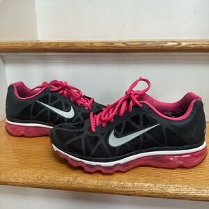 Nike Air Max Women's Black and Pink Athletic Shoes